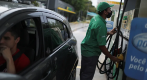 REDUÇÃO NO PREÇO DA GASOLINA PARA AS DISTRIBUIDORAS COMEÇA A VALER NESTA SEXTA (16)