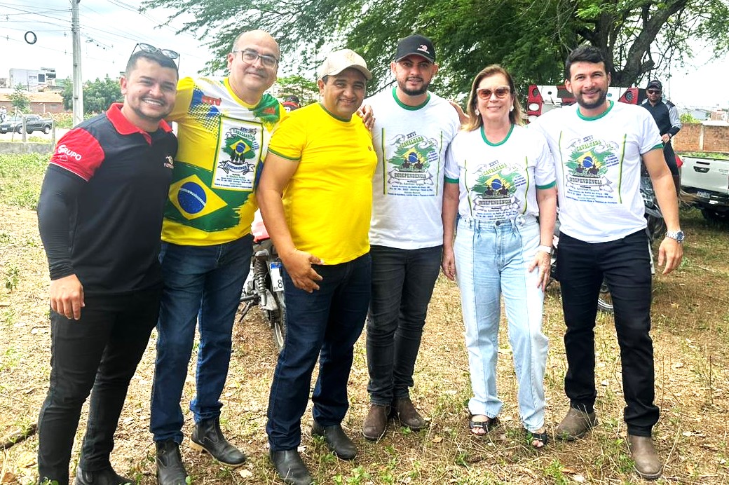 PREFEITÁVEIS VALÉRIA BARBALHO, DR ESTÁCIO E JOSIMAR FERREIRA PRESTIGIAM CAVALGADA EM SANTO ANTÔNIO