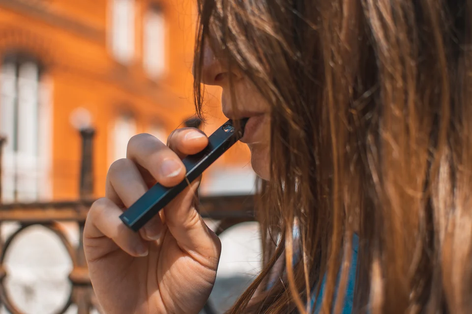 SENADO DISCUTE LEGALIZAÇÃO DOS CIGARROS ELETRÔNICOS