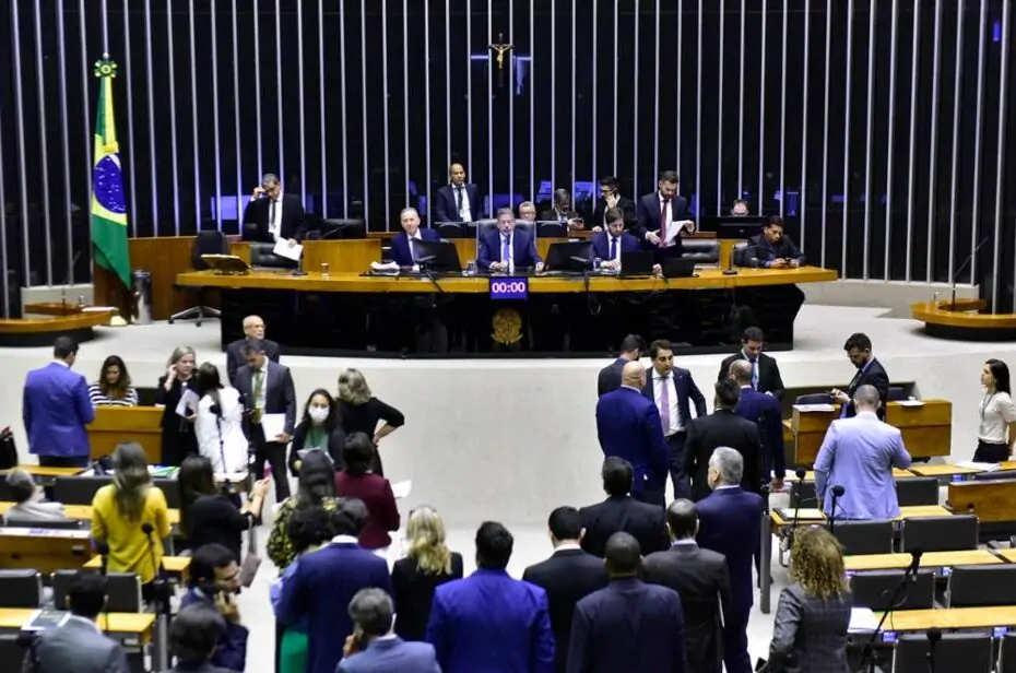 CÂMARA VOTA COMPENSAÇÃO A ESTADOS E MUNICÍPIOS E COTA EXTRA DE FPM E FPE; SÓ 1 DEPUTADO DO RN VOTA CONTRA