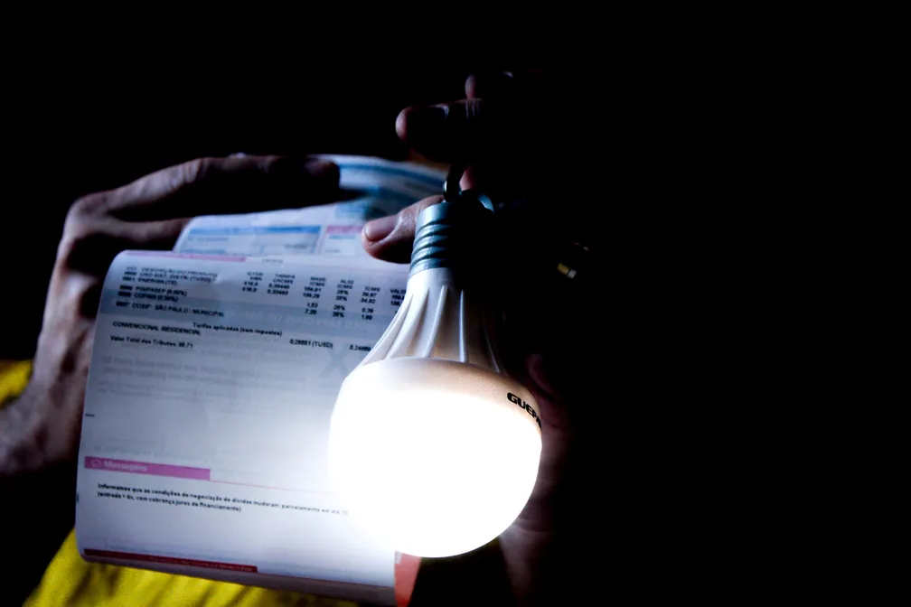 INFLAÇÃO ACELERA COM AUMENTO NA LUZ E ACUMULA ALTA DE 4,61% EM 12 MESES
