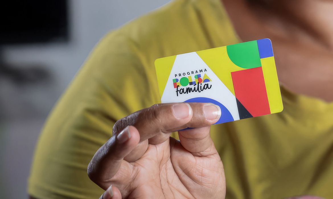 TRÊS MILHÕES DE INSCRITOS NO BOLSA FAMÍLIA DEIXARAM A POBREZA EM 2023