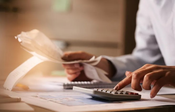 CONTAS DE LUZ, ÁGUA,GÁS E TELEFONE REPRESENTAM MAIS DE 24% DAS DÍVIDAS DOS BRASILEIROS; DIZ SERASA