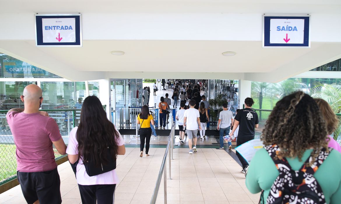 MEC QUER RETOMAR OFERTA DE VAGAS NÃO PREENCHIDAS NO FIES