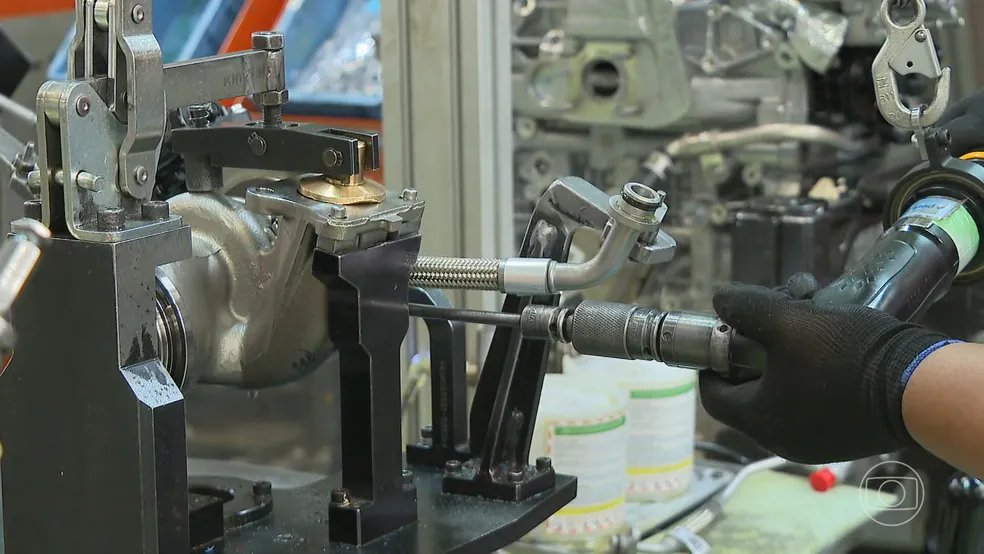 FALTA DE PEÇAS FAZ MOTORISTAS AGUARDAREM MESES PARA TIRAR OS CARROS DAS OFICINAS