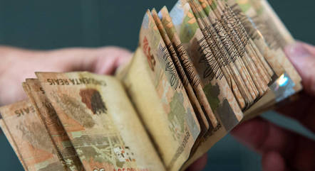 SALÁRIO MÉDIO DOS BRASILEIROS CRESCE E ATINGE R$ 2.947 EM AGOSTO