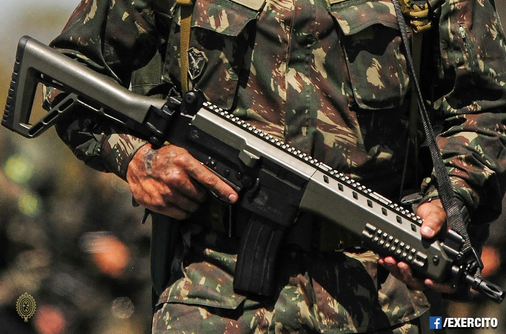 EXÉRCITO ‘SOLTA’ 320 DOS 480 MILITARES IMPEDIDOS DE SAIR DO QUARTEL EM SP APÓS FURTO DE 21 METRALHADORAS; 160 SEGUEM ‘AQUARTELADOS’