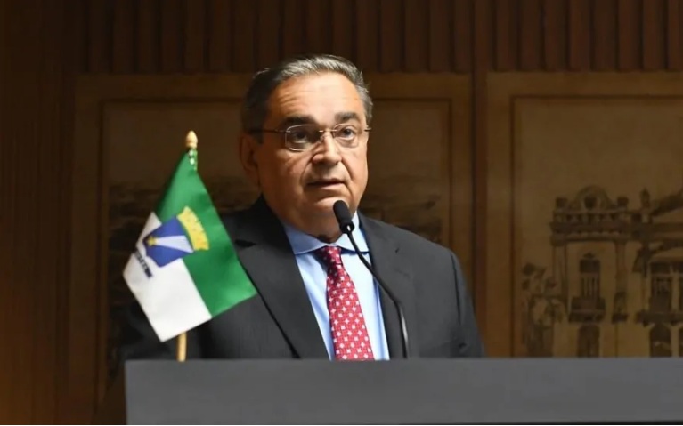 VERMELHOU: ÁLVARO DIAS VIRA CASACA,DIZ QUE PARTIDO ESTÁ NA BASE DE LULA E PROMETE AJUDAR GOVERNO