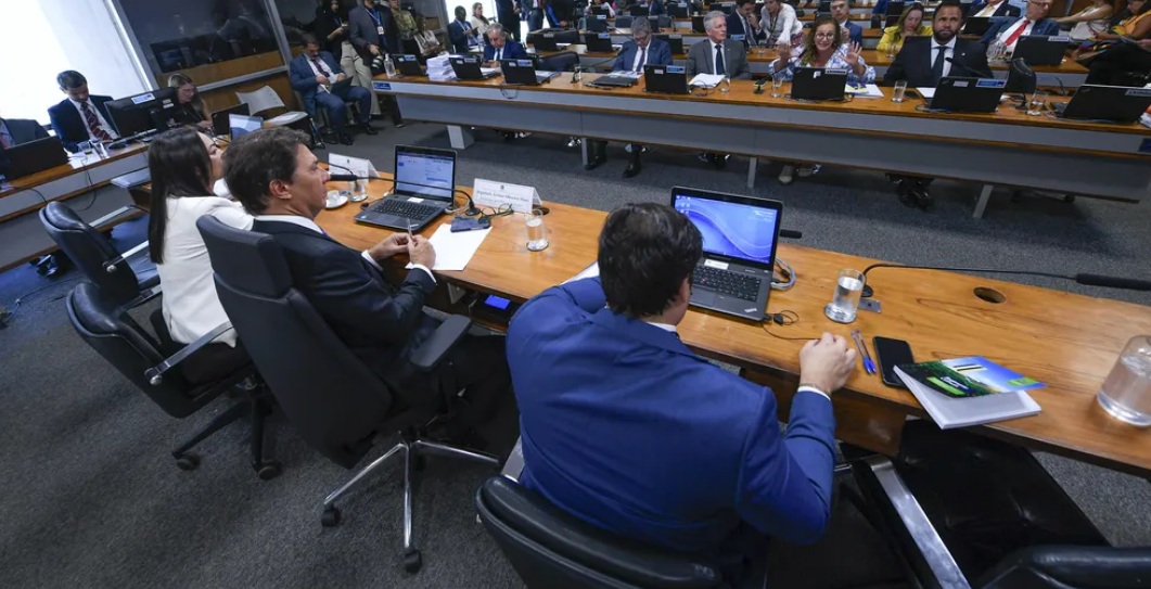 CPMI APROVA RELATÓRIO COM PEDIDO DE INDICIAMENTO DE BOLSONARO E DE MAIS 60 PESSOAS