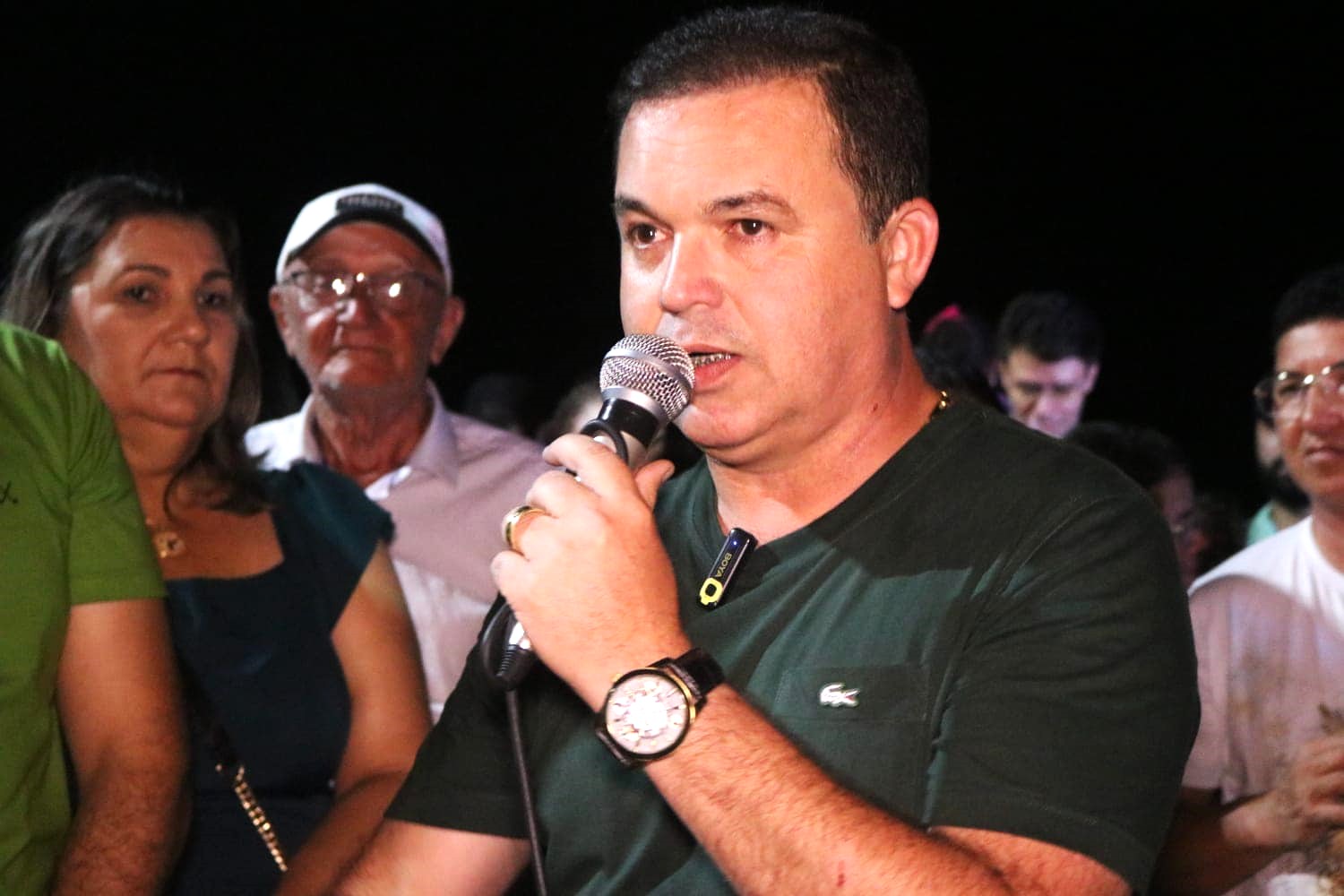 PREFEITO FLAVIO DE BEROI INAUGURA E ENTREGA ILUMINAÇÃO EM LED, PAVIMENTAÇÃO ASFÁLTICA E A PARALELEPÍPEDO EM 33 RUAS DE NOVA CRUZ