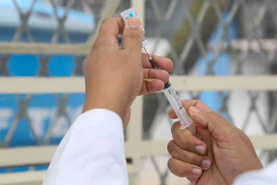 VACINA CONTRA COVID SERÁ ANUAL PARA CRIANÇAS E GRUPO PRIORITÁRIO