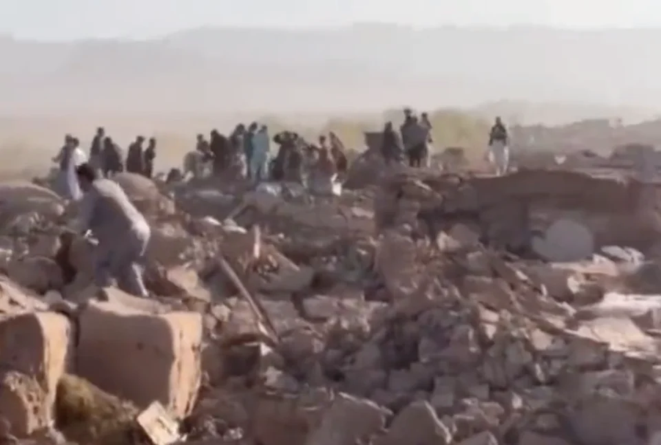 TERREMOTO DEIXA MAIS DE 2 MIL MORTOS NO AFEGANISTÃO