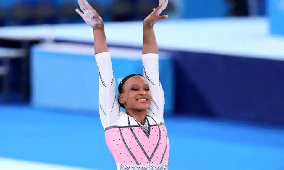 REBECA É PRATA EM MUNDIAL DE GINÁSTICA