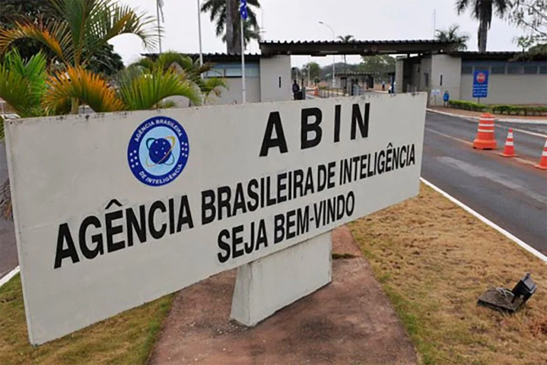 PF PRENDE DOIS DA ABIN POR GRAMPOS DE CELULARES E INTIMIDAÇÃO DURANTE GOVERNO BOLSONARO