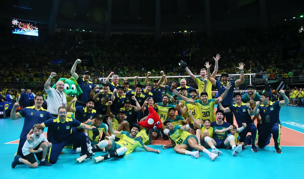 VÔLEI: BRASIL VENCE ITÁLIA E GARANTE VAGA NAS OLIMPÍADAS DE PARIS 2024
