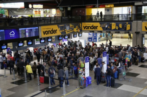 CONTROLADORES DE VOOS INICIAM GREVE QUE PODE AFETAR GRANDES AEROPORTOS A PARTIR DE HOJE