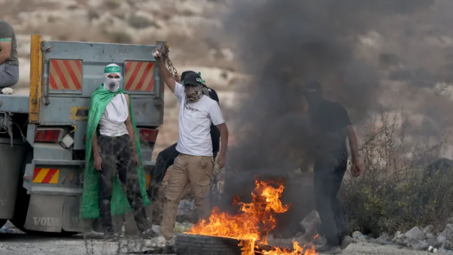 HAMAS USA CIVIS COMO “ESCUDOS HUMANOS” AO TENTAR IMPEDIR RETIRADA PARA   O SUL DE GAZA, DIZ ISRAEL