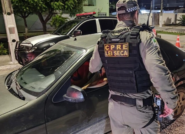 LEI SECA PRENDE TRÊS E AUTUA 16 CONDUTORES POR DIRIGIR SOB EFEITO DE ÁLCOOL EM PARNAMIRIM