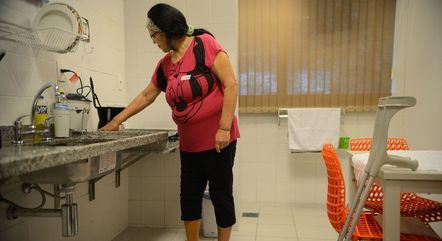 MULHER TEM MÉDIA DE 11 HORAS A MAIS DO QUE HOMEM NO TRABALHO DOMÉSTICO, DIZ ESTUDO