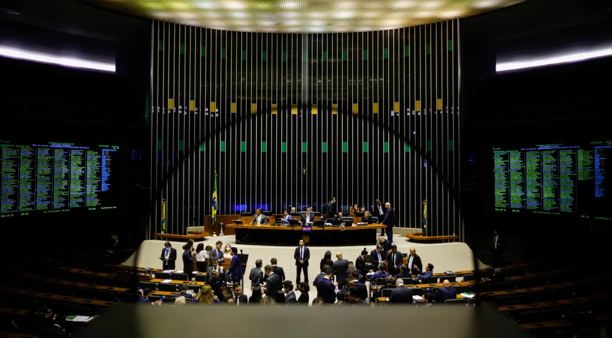 CÂMARA APROVA TAXAÇÃO DE OFFSHORES E FUNDOS EXCLUSIVOS; TEXTO VAI AO SENADO