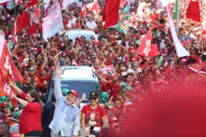 PT APROVEITA EFEITO LULA, CRESCE PARA 2024 E FILIA PREFEITOS ATÉ DO PL