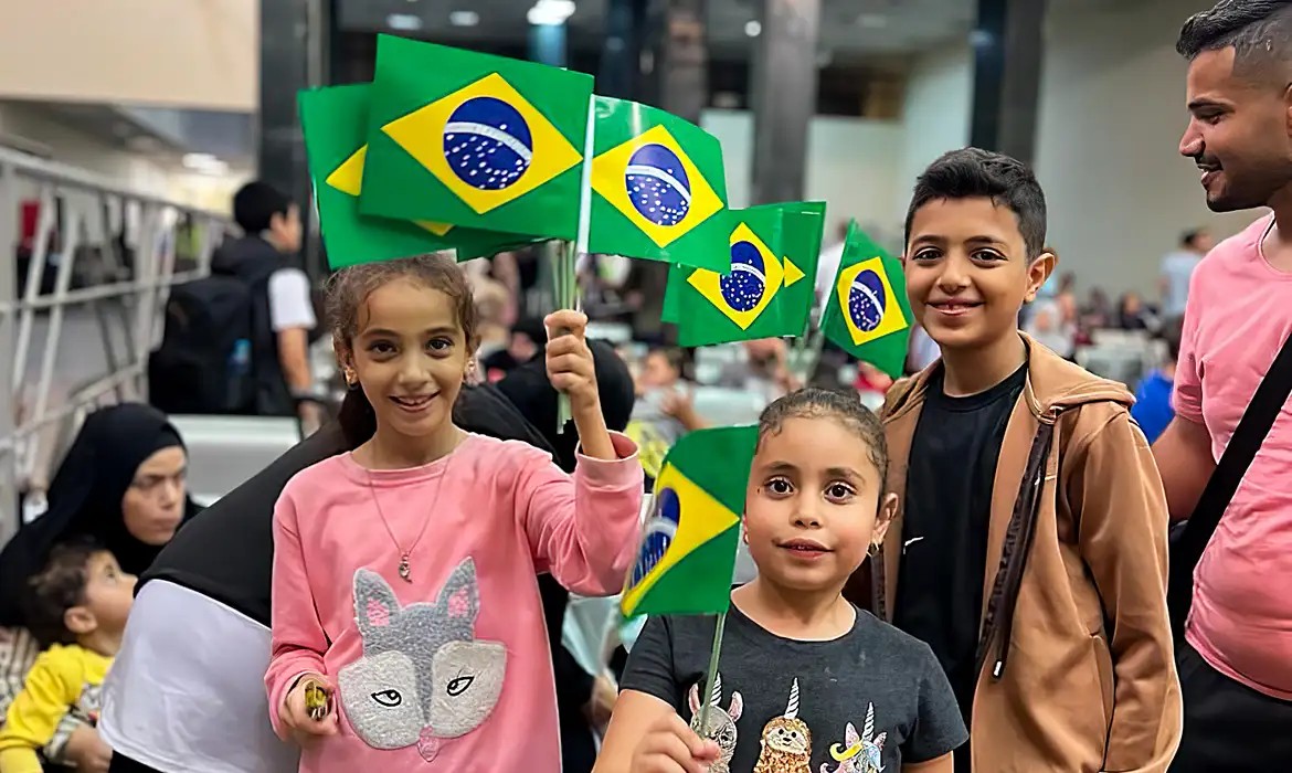 REPATRIADOS DA FAIXA DE GAZA JÁ ESTÃO NO BRASIL