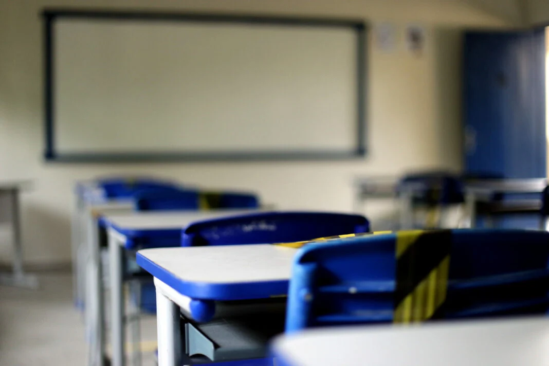 ESCOLAS ESTADUAIS PERDERAM 16,7 MIL ALUNOS EM 5 ANOS