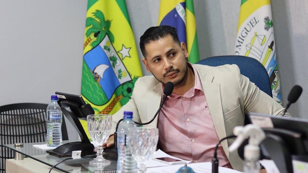 OFICIAL: VEREADOR ALYSON COLAÇA LANÇA SUA PRÉ-CANDIDATURA A PREFEITO DE SÃO MIGUEL