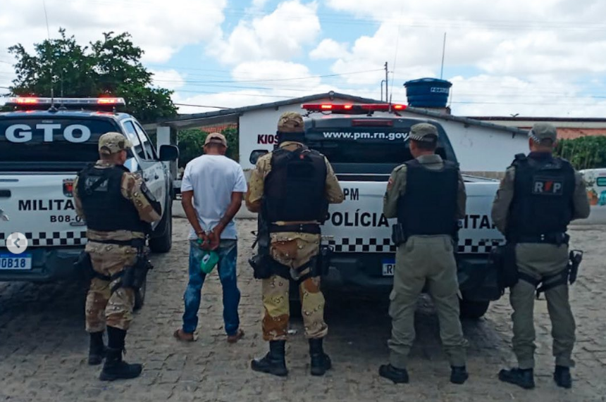 POLÍCIA MILITAR DO 8º BATALHÃO PRENDE CONDENADO POR ESTUPRO NA CIDADE DE SANTO ANTÔNIO/RN