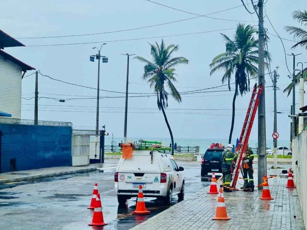 EM 48 HORAS, MAIS DE 2,1 MIL RAIOS ATINGIRAM O RN; COSERN TRIPLICA EQUIPES EM CAMPO