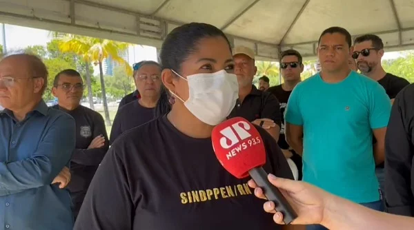 POLICIAIS PENAIS REIVINDICAM NEGOCIAÇÃO COM GOVERNO DURANTE PROTESTO EM NATAL