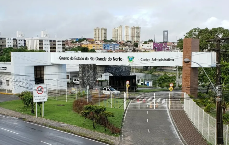 EM 5 ANOS, GASTOS COM PESSOAL CRESCEM 84,5% E INVESTIMENTO CAI 47,6% NO RN