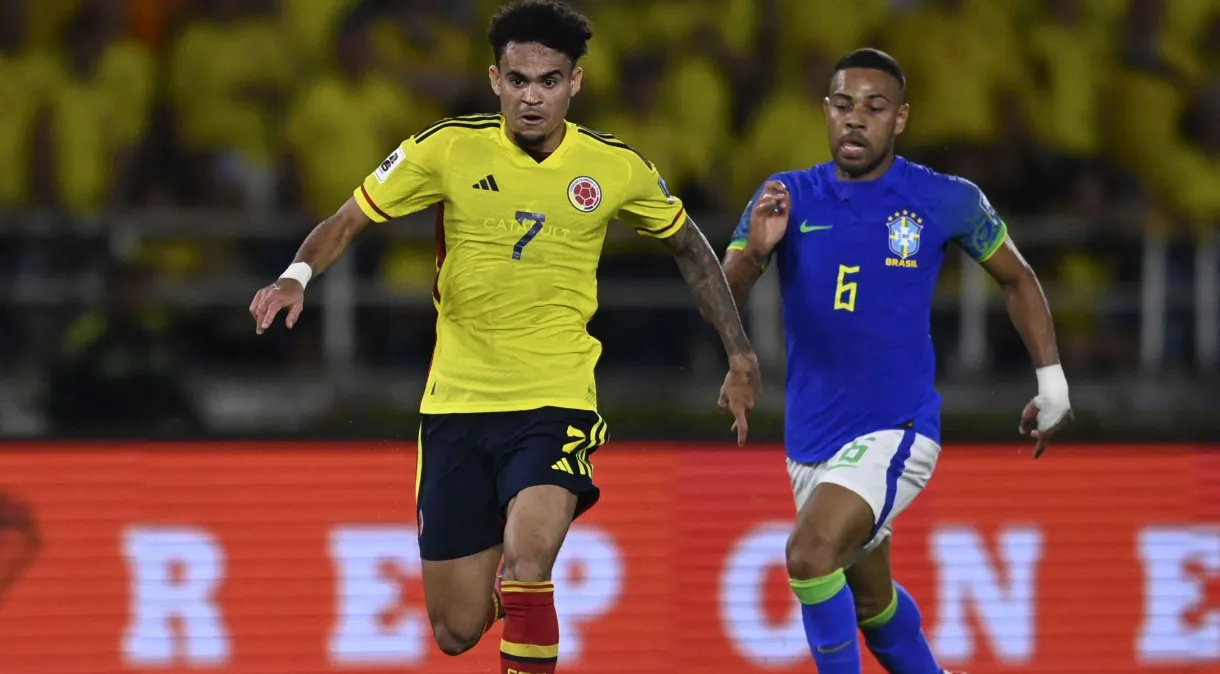BRASIL LEVA DOIS GOLS EM 4 MINUTOS E PERDE DE VIRADA PARA COLÔMBIA