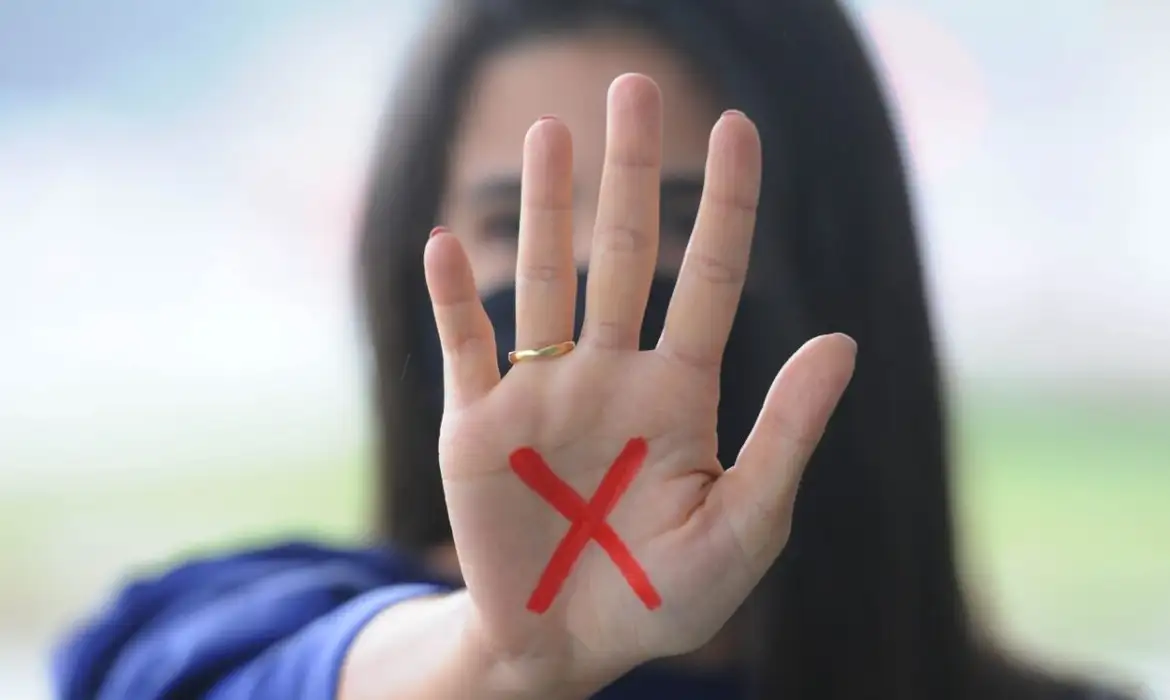BRASIL REGISTRA 722 FEMINICÍDIOS NO 1º SEMESTRE DE 2023 E ESTUPROS CRESCEM 15%