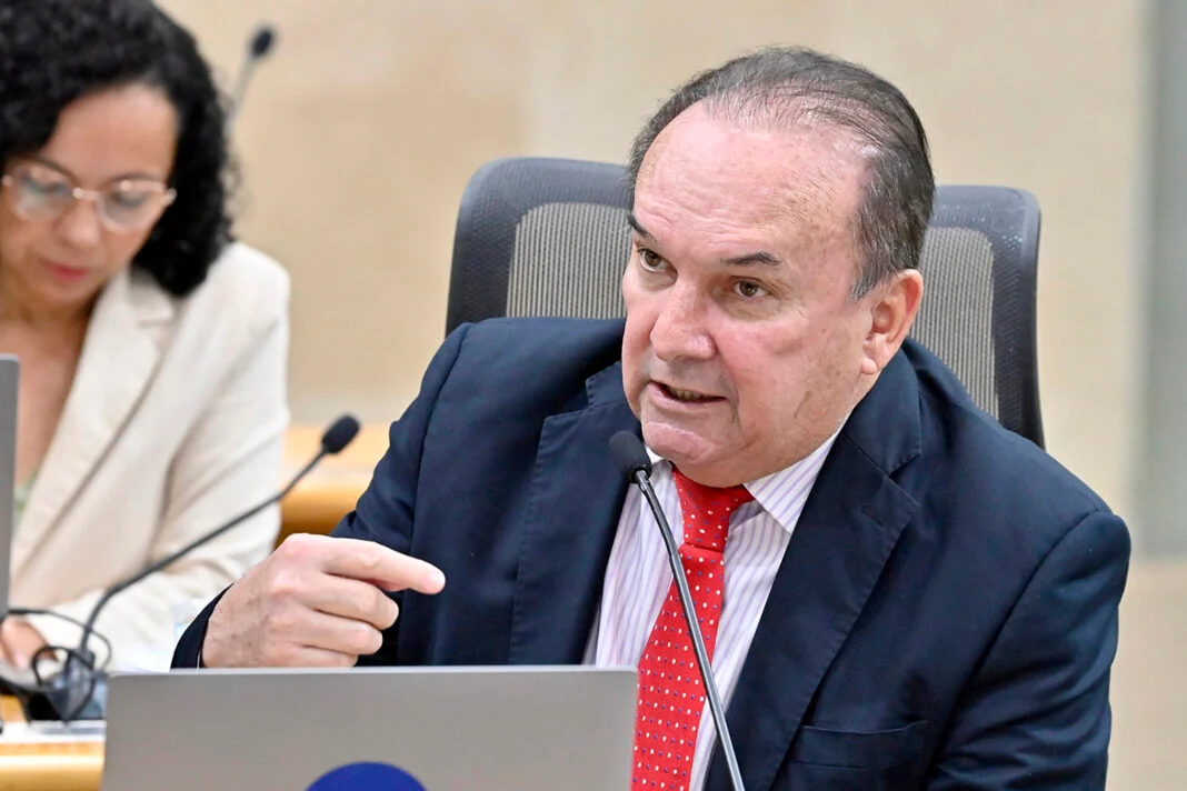 DEPUTADO NELTER COGITA IMPEACHMENT DE FÁTIMA BEZERRA FRENTE AO CORTE DE BENEFÍCIOS