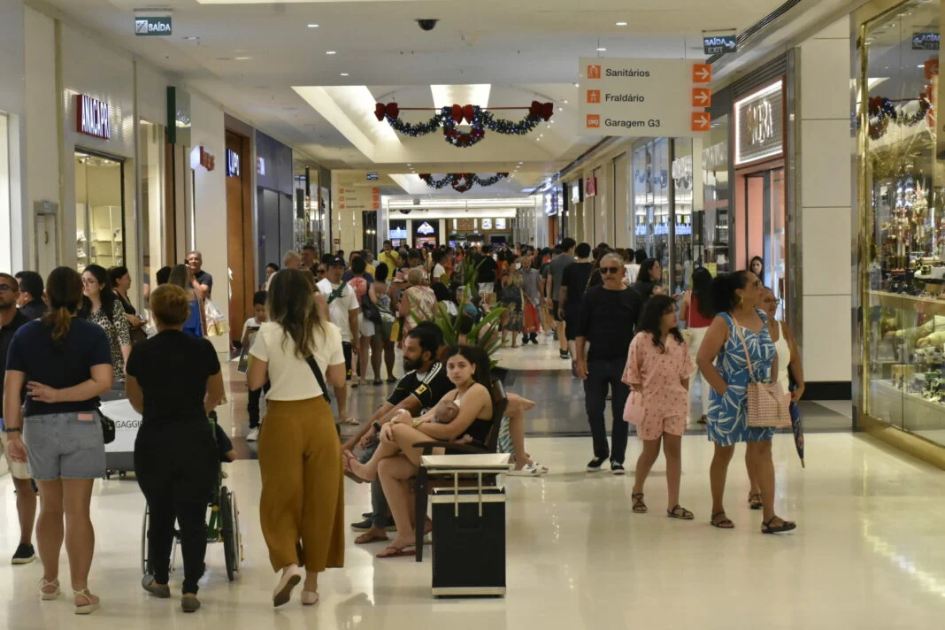 COMÉRCIO DE NATAL TERÁ HORÁRIO ESTENDIDO NESTE DOMINGO (24); CONFIRA