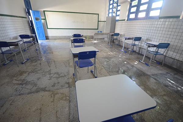 RN GASTA R$ 233 MILHÕES POR ANO COM PROFESSORES QUE NÃO ESTÃO EM SALA, DIZ SINSP