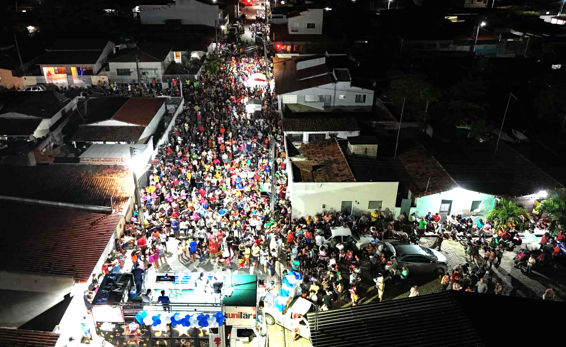 EM SERRINHA, MULTIDÃO COMPARECE PARA PRESTIGIAR FESTIVAL DE PRÊMIOS ORGANIZADO PELO AMIGO GALEGO DO GOMES
