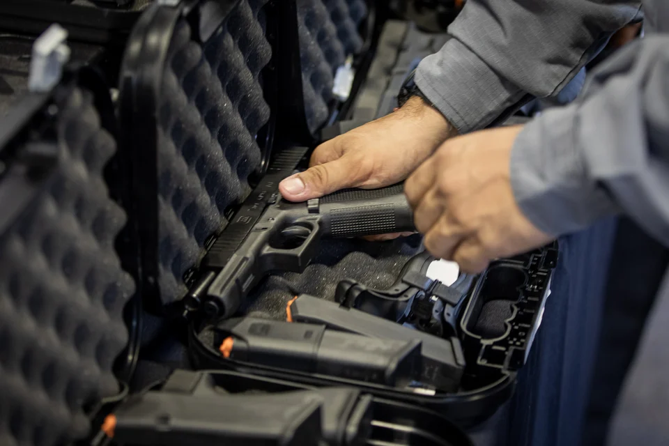 REGISTROS DE POSSE DE ARMAS CAÍRAM 74% EM 2023