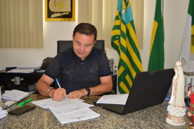 PREFEITO FLAVIO AUTORIZA PAGAMENTO DA 2ª PARCELA DO 13º SALÁRIO DOS SERVIDORES DE NOVA CRUZ PARA ESTA SEGUNDA (11)