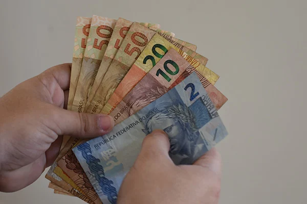 GOVERNO ANUNCIA ANTECIPAÇÃO DE PARCELA DO 13º PARA SERVIDORES DO RN