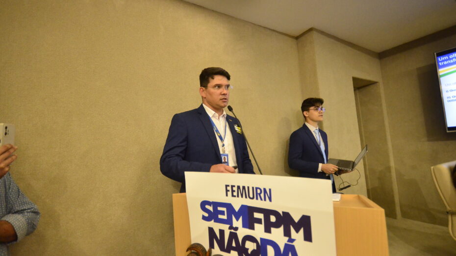 QUASE 30% DAS PREFEITURAS ATRASAM 13º, 44% DEVEM AOS FORNECEDORES E 27% FECHARÃO ANO NO VERMELHO