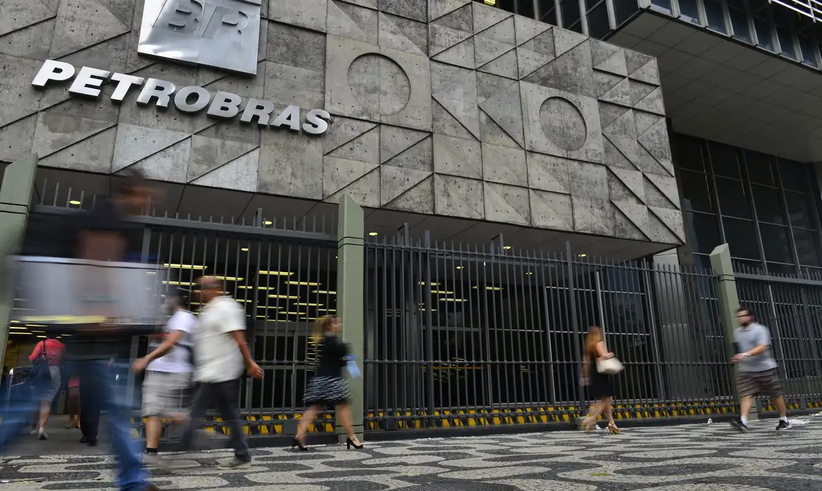 PETROBRAS FAZ CONCURSO PARA NÍVEL TÉCNICO COM SALÁRIO DE R$ 5,8 MIL