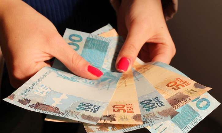 CONGRESSO APROVA ORÇAMENTO COM SALÁRIO MÍNIMO DE R$ 1.413