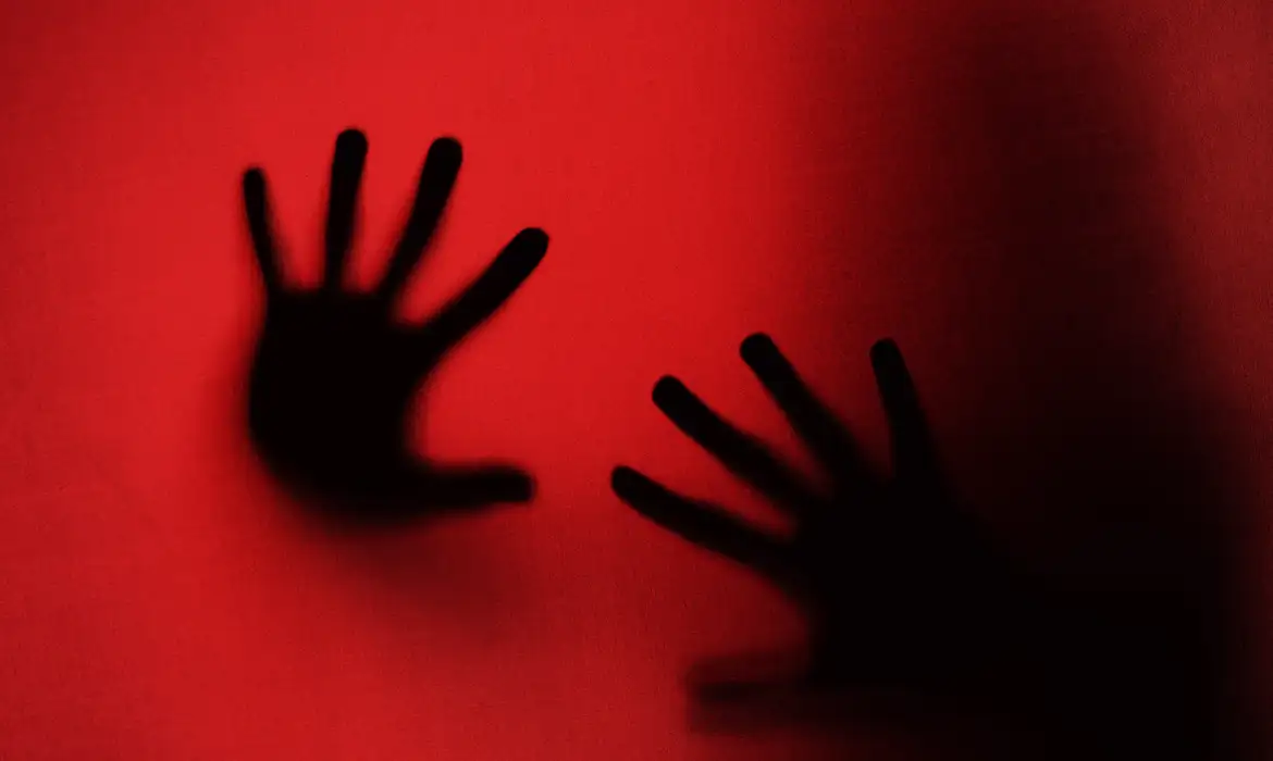 UM EM CADA QUATRO JOVENS RELATA TER SOFRIDO VIOLÊNCIA NO BRASIL