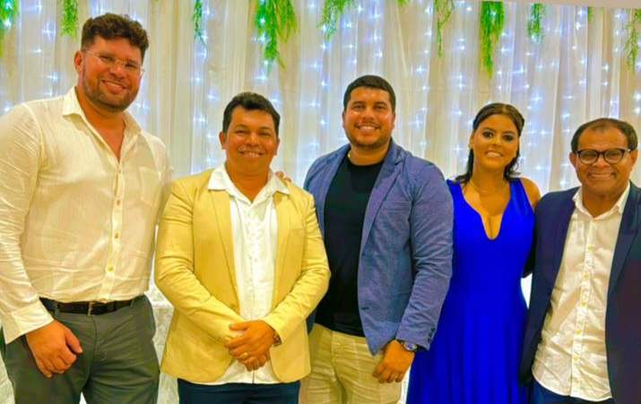 GIL BORGES PRESTIGIA FORMATURA DOS ESTUDANTES DA ESCOLA FILOMENA DE AZEVEDO