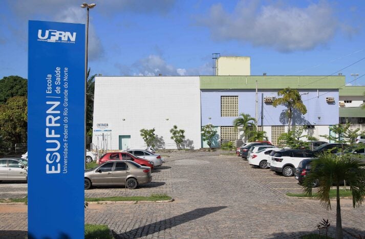 ESCOLA DE SAÚDE DA UFRN ABRE EDITAL DE VAGAS REMANESCENTES PARA CURSOS TÉCNICOS