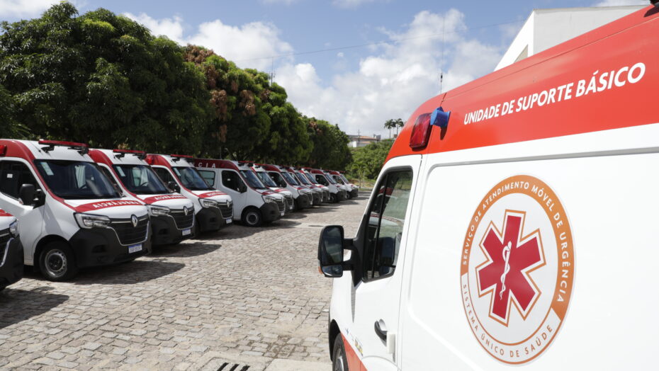 GOVERNO DO RN ENTREGA 20 NOVAS AMBULÂNCIAS AOS HOSPITAIS REGIONAIS