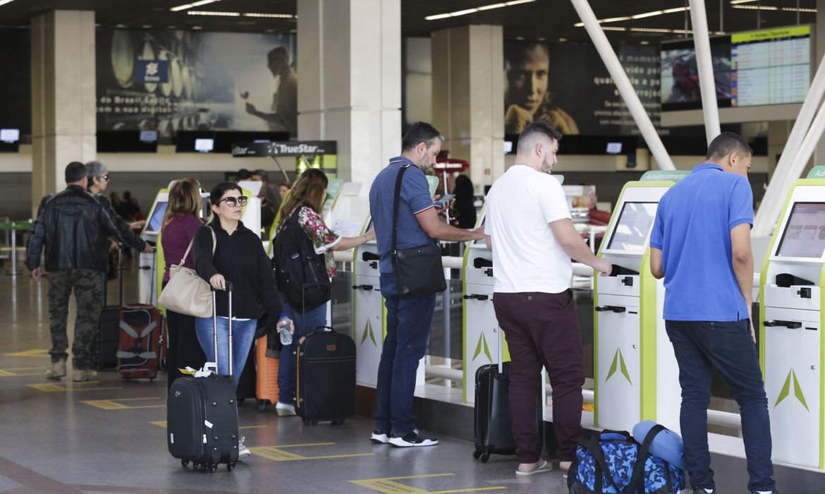 VOA BRASIL SERÁ DESTINADO A APOSENTADOS E ESTUDANTES DO PROUNI