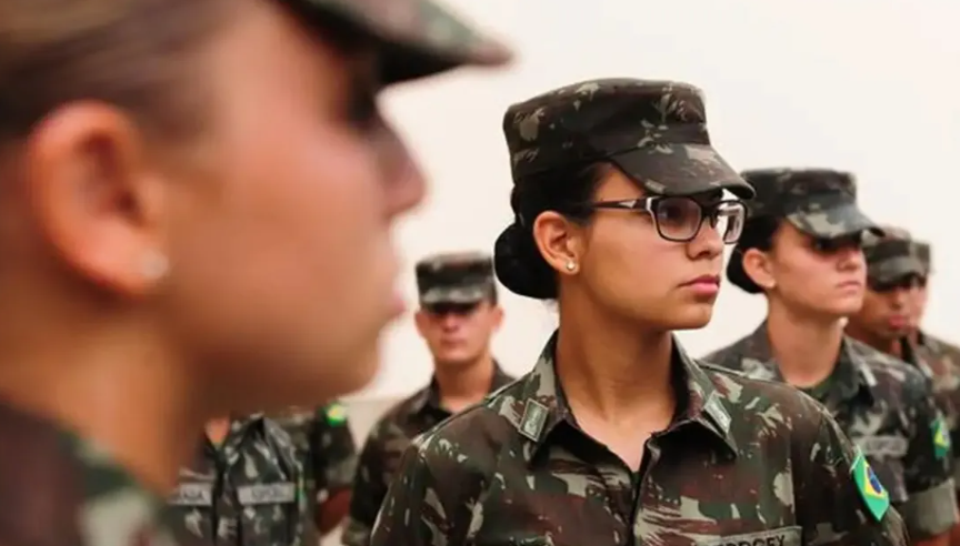 EXÉRCITO ALEGA FISIOLOGIA E DEFENDE VETO A MULHERES A FUNÇÃO DE COMBATE
